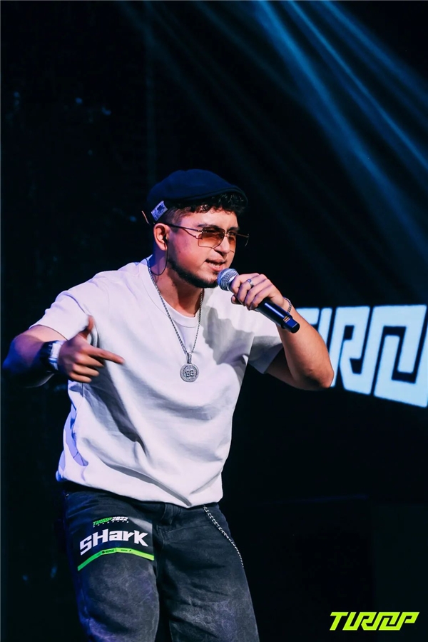 爱游戏官网首页 - 阿斯顿维拉训练开放日，清晨临场应变引欢呼，西甲在即，心理建设被强调