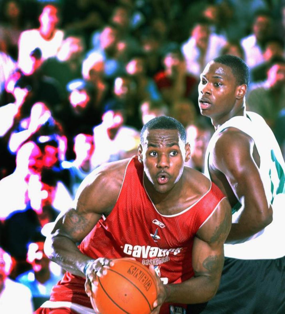 阿斯顿维拉训练开放日,清晨临场应变引欢呼,西甲在即,心理建设被强调  阿斯顿维拉训练开放日,清晨临场应变引欢呼,西甲在即,心理建设被强调